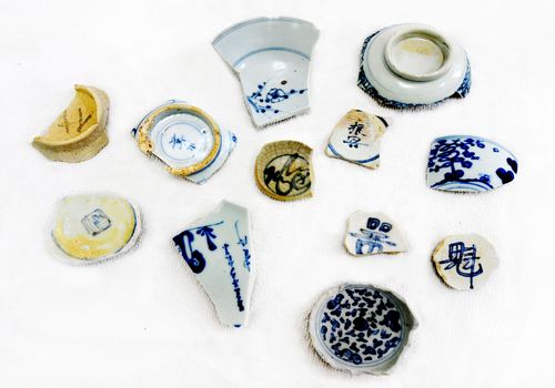 金井塘东沙滩发现大量陶瓷碎片